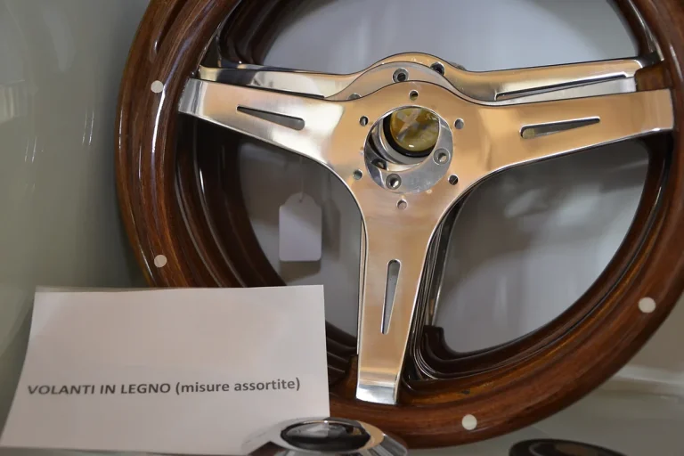 volanti in legno di misure assortite