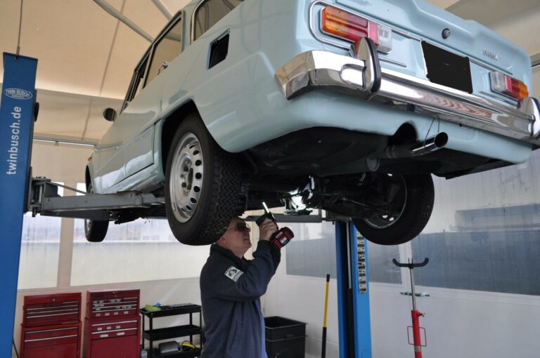Analisi peritale auto d'epoca con controllo vettura approfondito